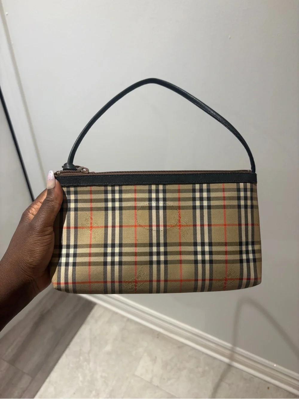 Authentic Check Burberry Vintage Pouch - Picture 2 of 7